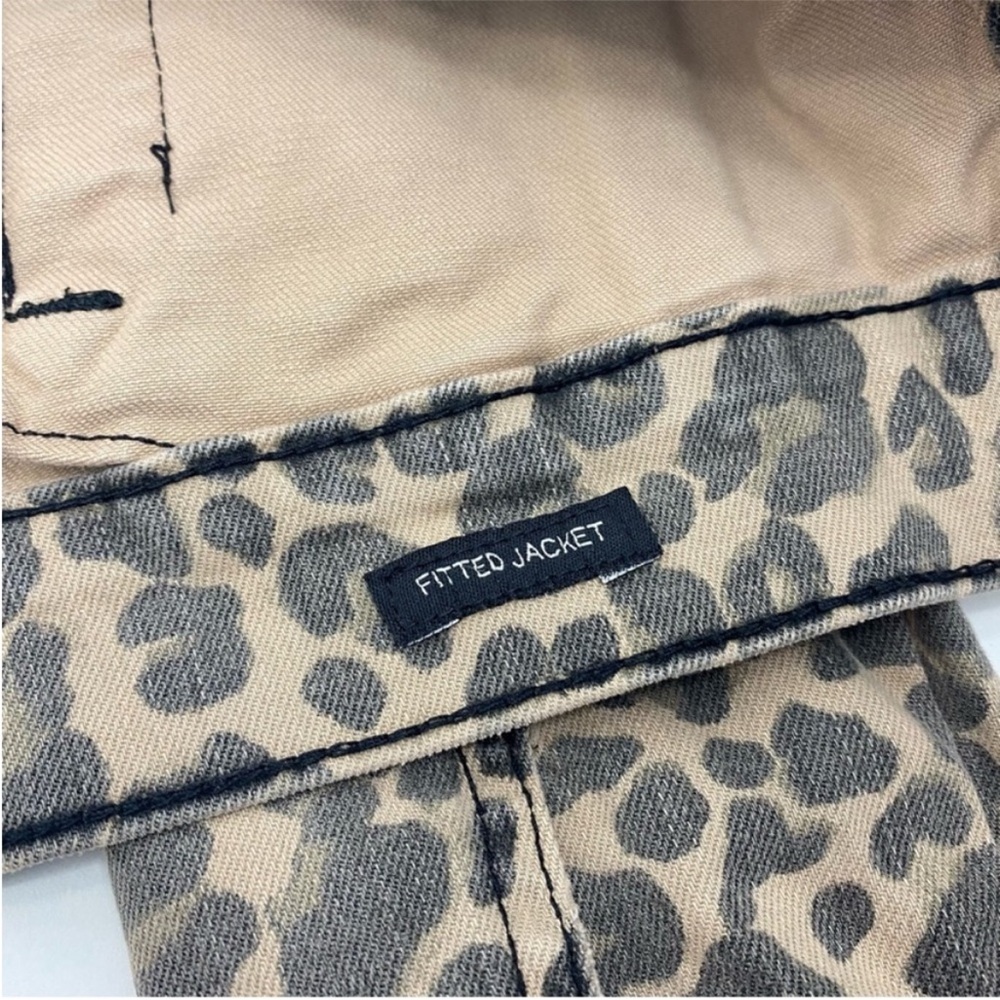 See Thru Soul Fitted Leopard Animal Print
Denim Trucker Jacket Size XS - Picture 5 of 6